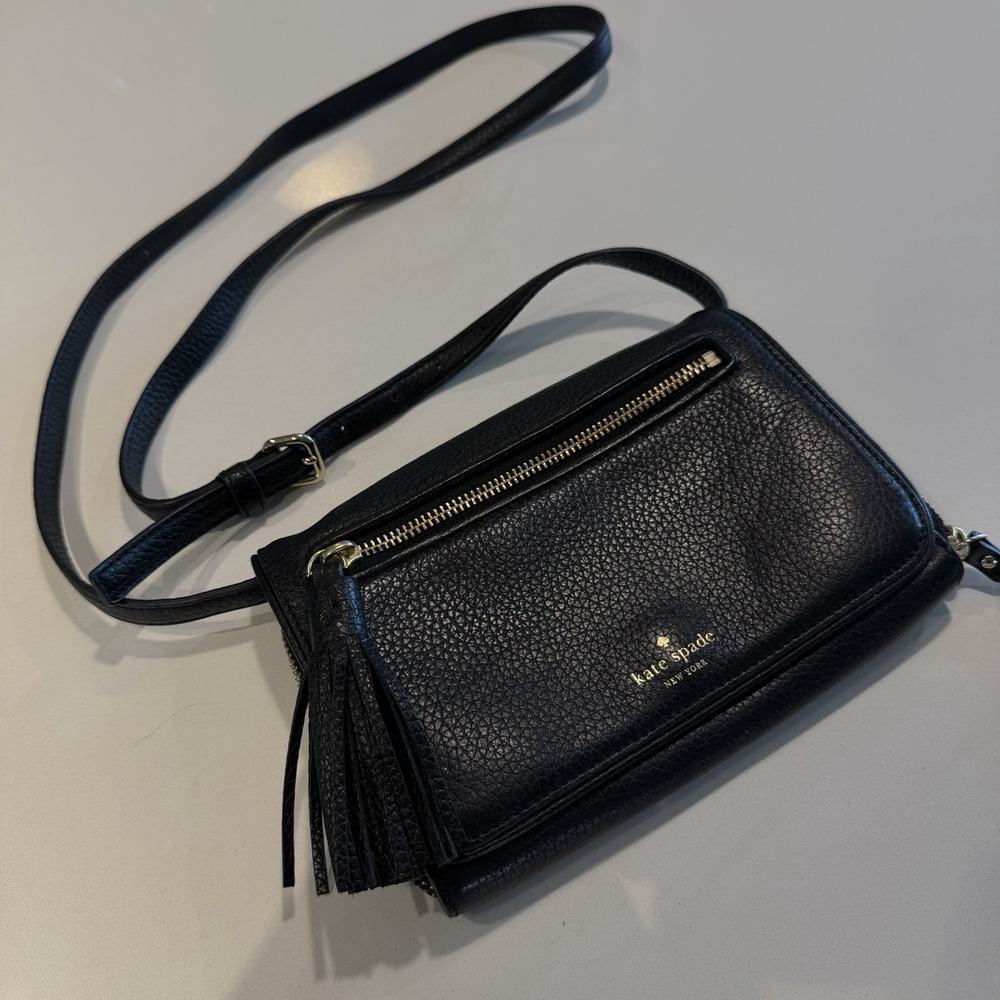 KATE SPADE New York Purse Black Solid Pebbled Leather Zip Crossbody Wallet Bag
